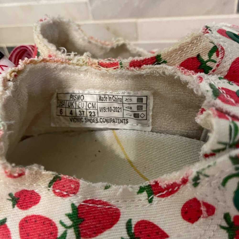 Vionic Beach Pismo Slip on Strawberry
Print canvas sneakers Terry lined sz 6 - Picture 4 of 9